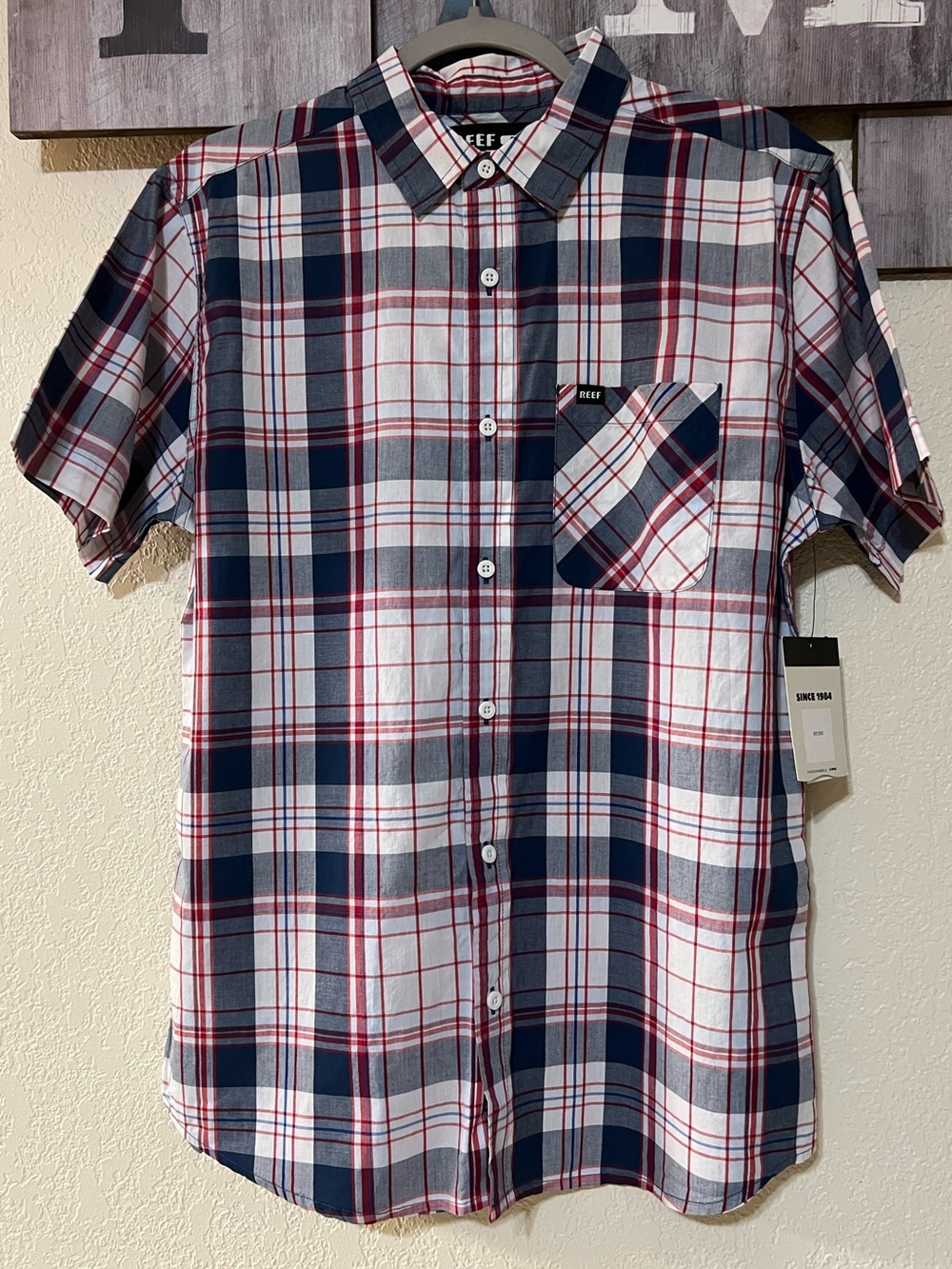 NWT Men's Reef Stripped Collared Button Down Shirt, size S